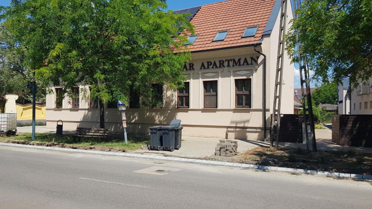 Vegvar Delux Apartman Gyula Exteriör bild