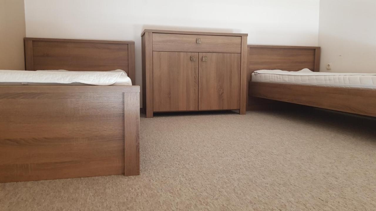 Vegvar Delux Apartman Gyula Exteriör bild