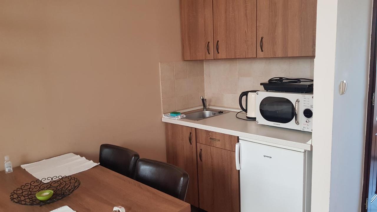 Vegvar Delux Apartman Gyula Exteriör bild