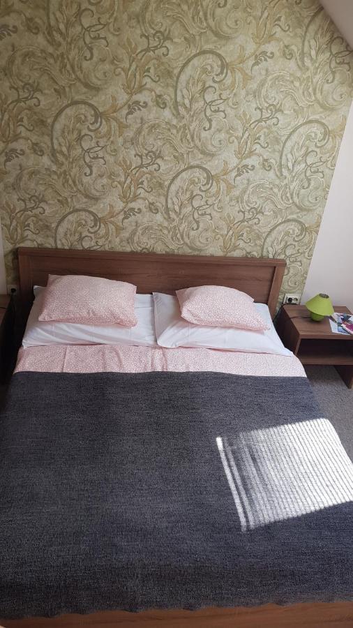 Vegvar Delux Apartman Gyula Exteriör bild