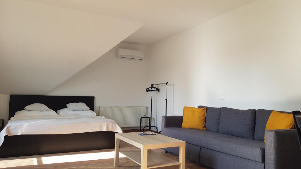 Vegvar Delux Apartman Gyula Exteriör bild