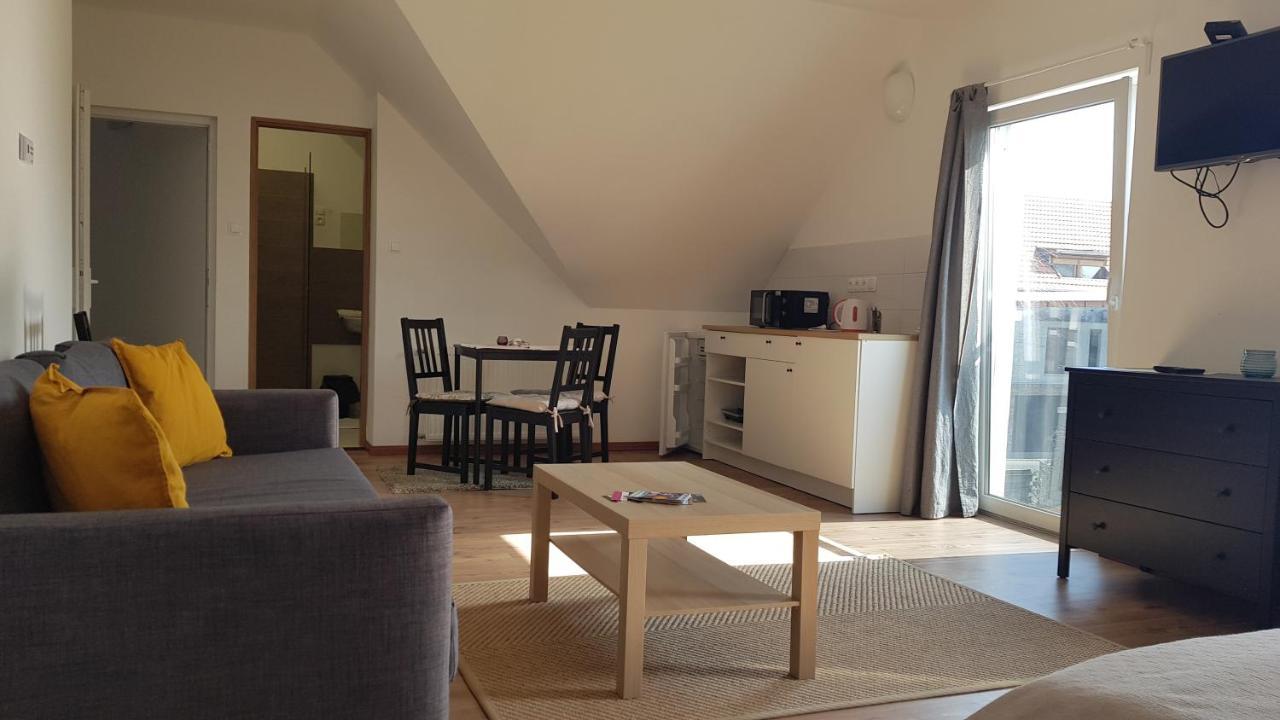Vegvar Delux Apartman Gyula Exteriör bild